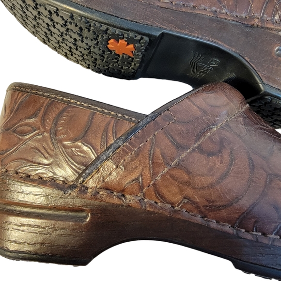 Dansko XP Floral Paisley Tooled Brown Leather Clog Closed Toe Open Heel Shoe 37 - Picture 12 of 16